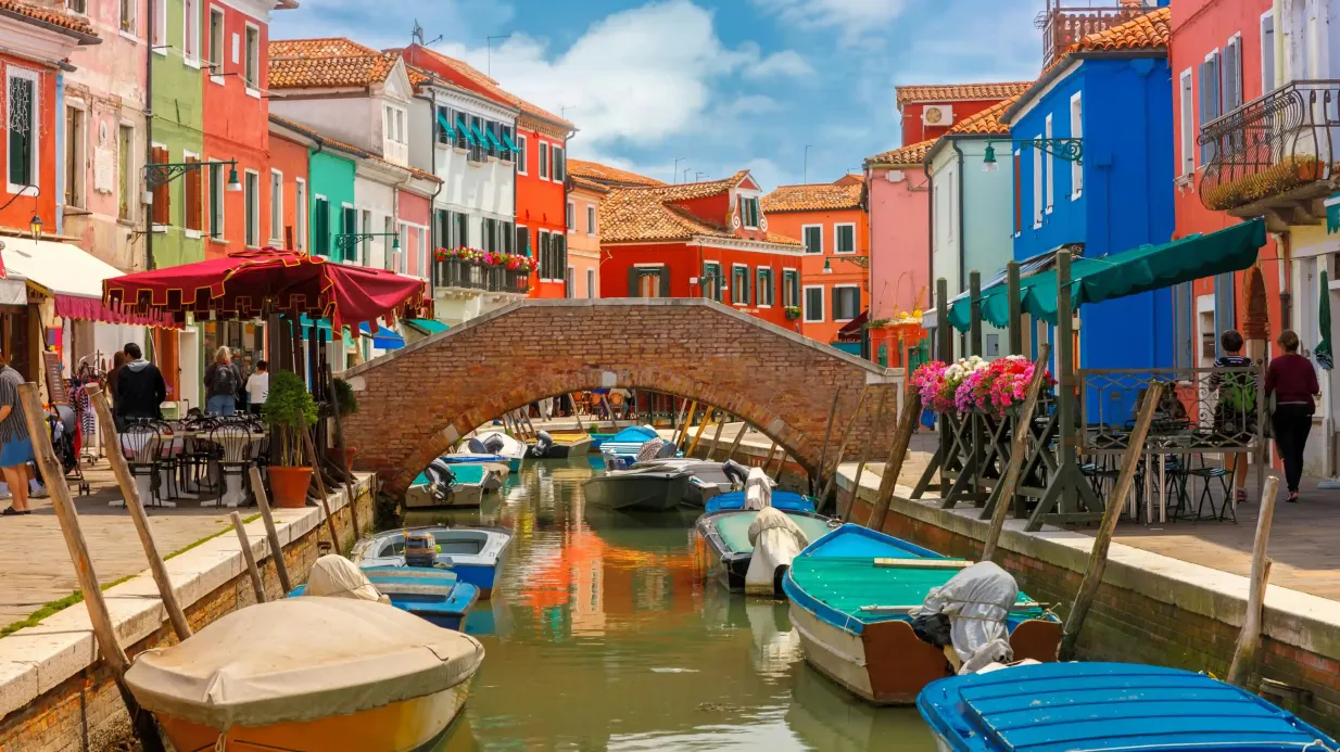 Murano y Burano: Excursión en barco + Demostración de soplado de vidrio