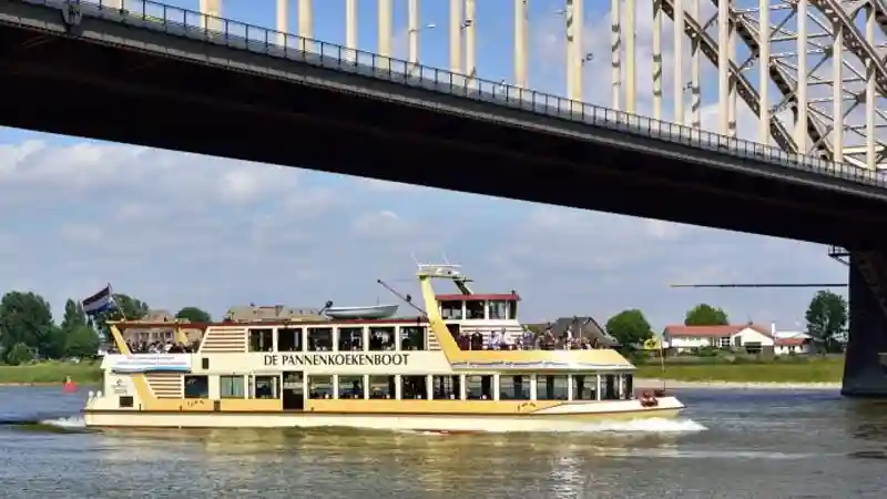 Barco de las tortitas Nijmegen Operado por Pannenkoekenboot B.V.
