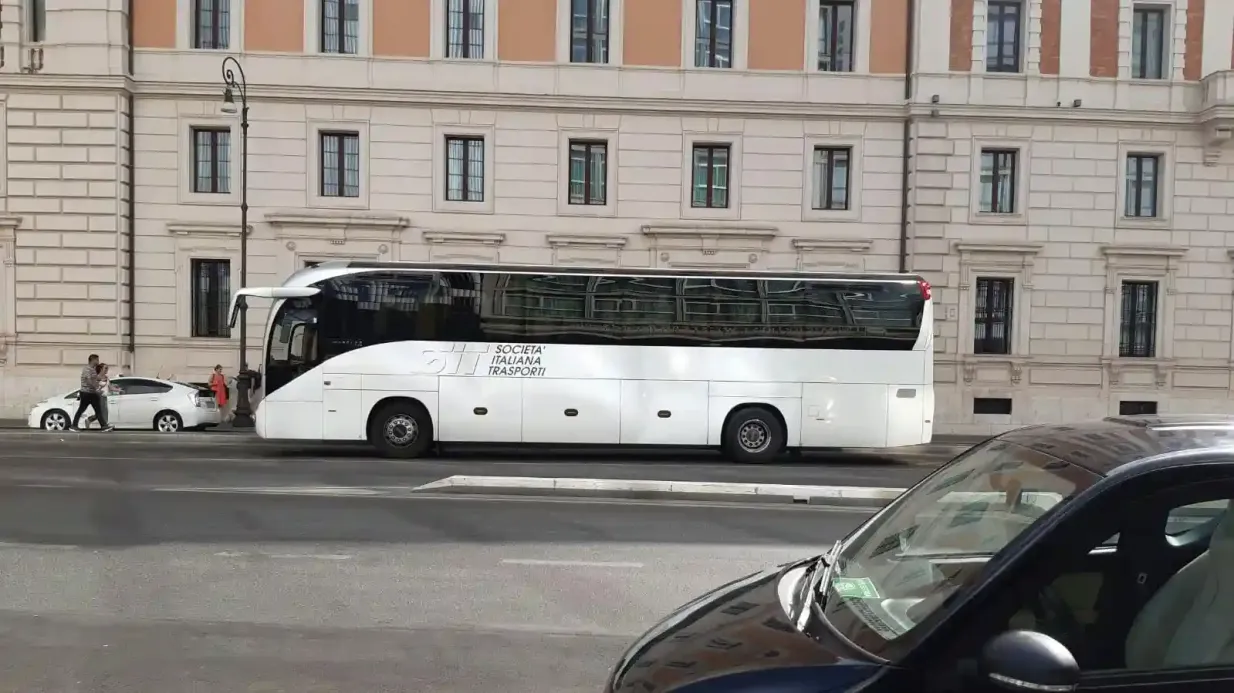 Roma: SIT Traslado en autobús de Roma Termini al aeropuerto de Fiumicino Operado por Sit srl