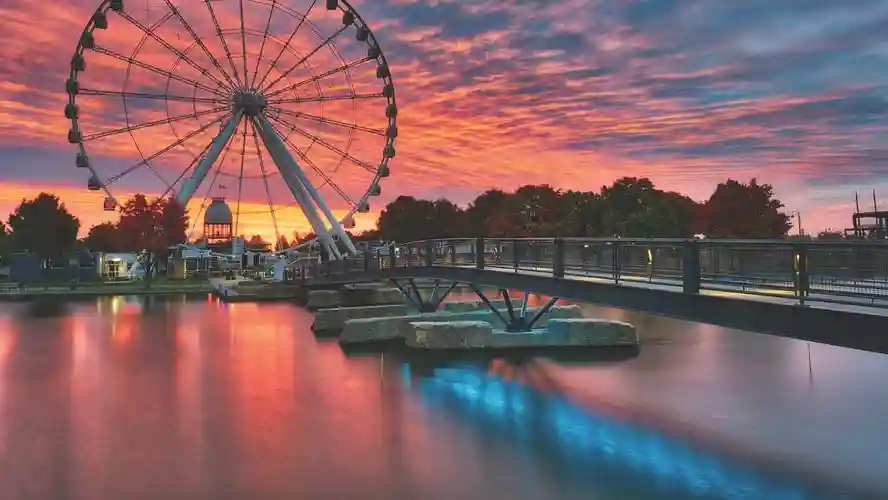 La Grande Roue de Montreal: Entrada a la noria Operado por Les Holdings La Grande Roue de Montréal Inc