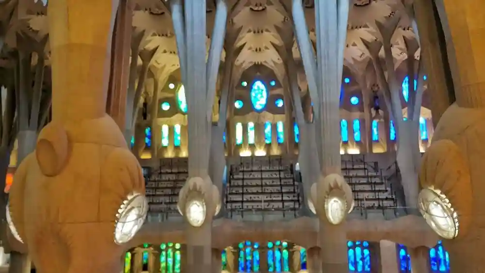 Partez avec Un Local : Visitez la Sagrada Família en français + Accès coupe-file Fournie par Mercè Costa Nicolau