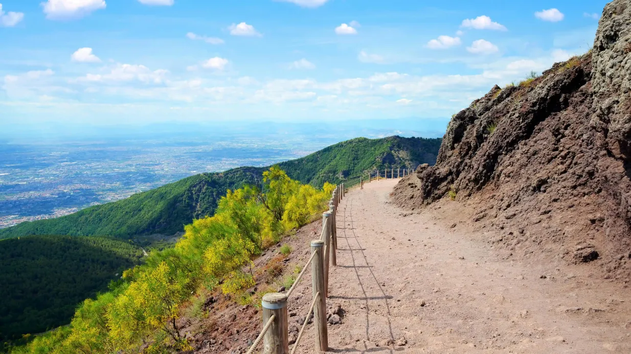 Mount Vesuvius: Transport Only from Ercolano by Vesuvio Express Provided by Cooperativa Vesuvio Espress Srl