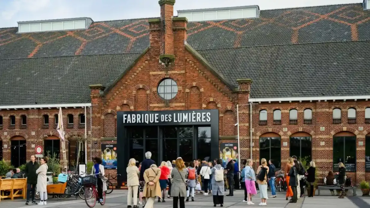 Fabrique des Lumières: From Vermeer to Van Gogh Provided by Fabrique des Lumieres