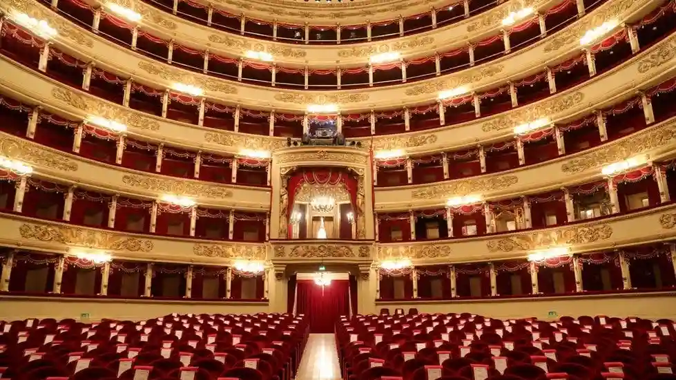Teatro alla Scala : Billet coupe-file + Visite en petit groupe Fournie par Wander Italy srl