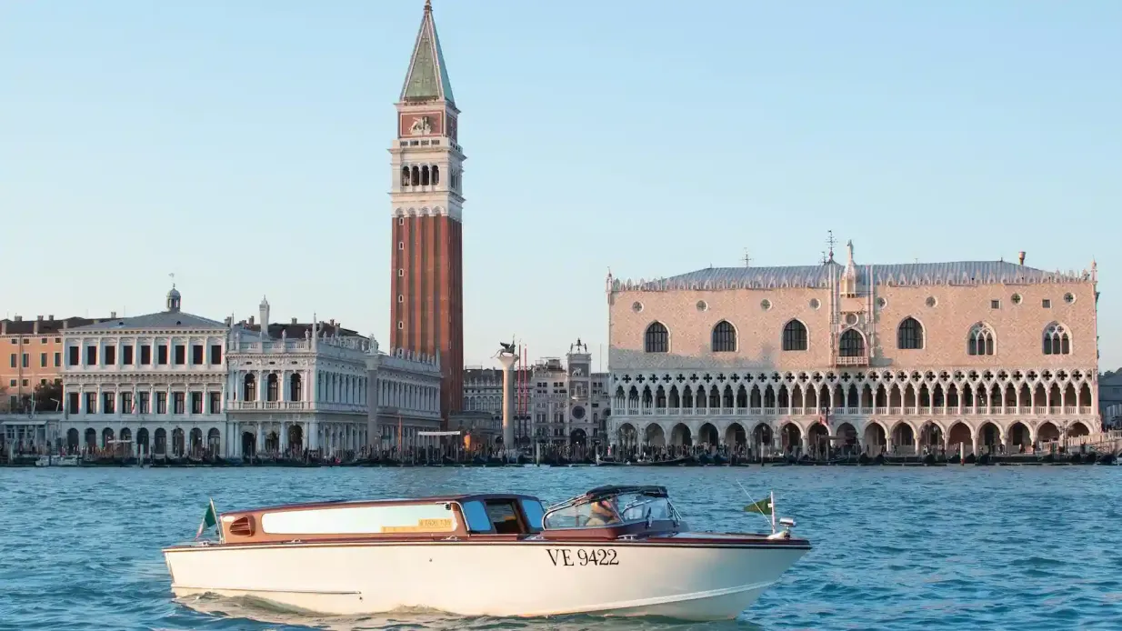Flughafen Marco Polo: Wassertaxi zum Stadtzentrum von Venedig