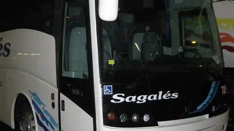 Barcelona Ciudad a/desde Aeropuerto de Girona: Traslado en autobús Operado por Barcelona Bus, SL