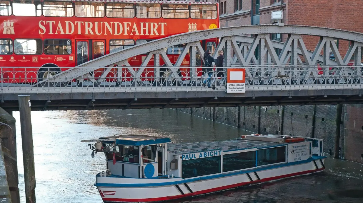 Bus turístico de Hamburgo Operado por Hamburger Stadtrundfahrt – Die Roten Doppeldecker GmbH
