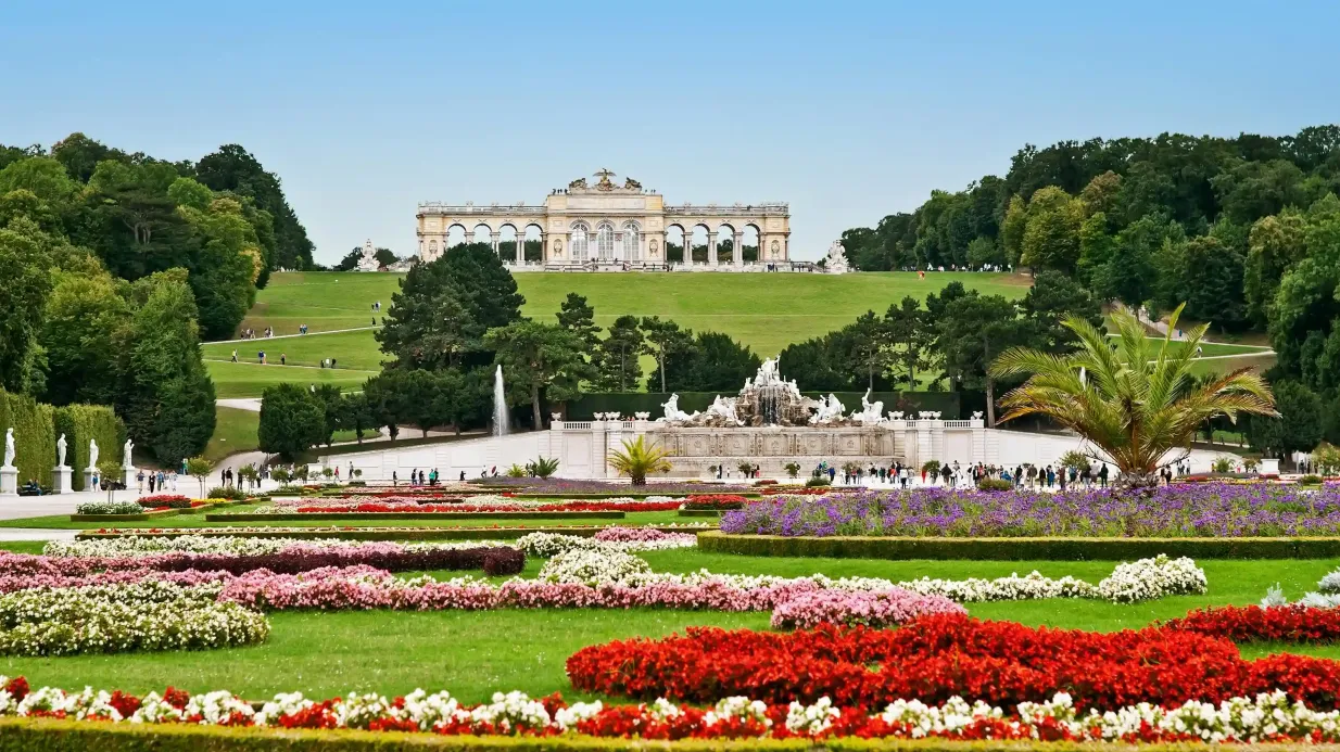 Schloss Schönbrunn & Gärten: Überspringen Sie die Ticketschlange + Geführte Tour Bereitgestellt von YouOnTour Reisebüro GmbH
