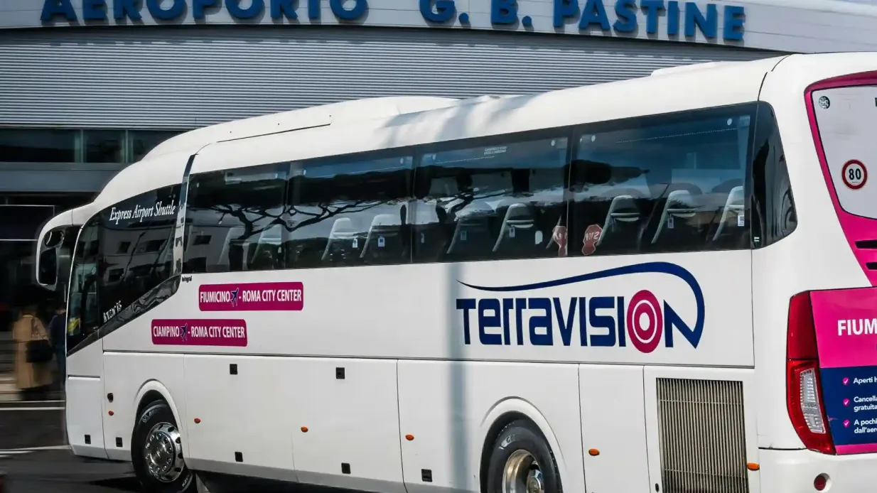 Aeropuerto de Ciampino: Traslado en autobús de ida desde Roma Termini Operado por Distribusion Technologies GmbH (TERR)