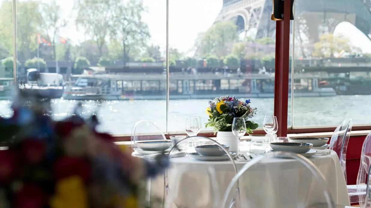 Senna: Crociera con Cena Italiana di 3 Portate dalla Trattoria