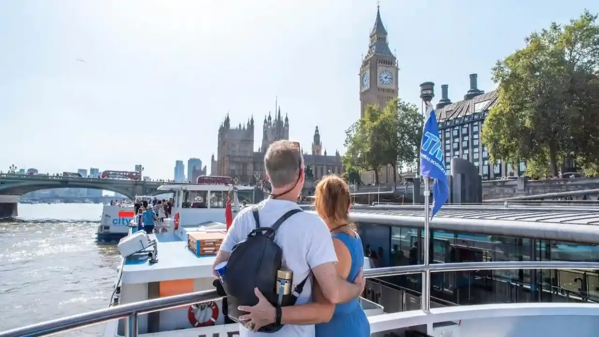 Bootsfahrt auf der Themse: Von Westminster bis Greenwich Bereitgestellt von Thames Cruise: Westminster to Greenwich