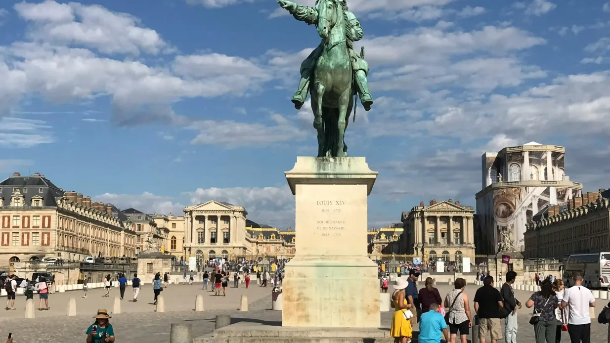 Palace of Versailles: Priority Entry Ticket + Guided Tour Provided by Paris'Trip
