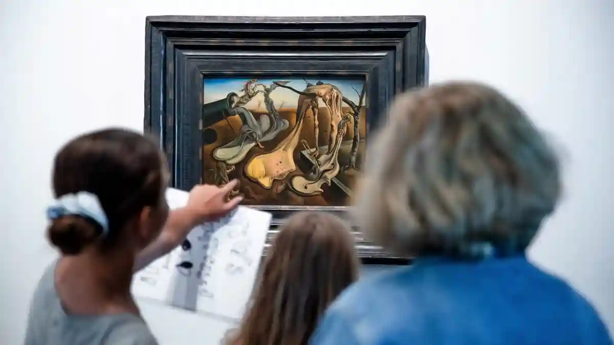 El Museo Dalí: Entrada a la Galería Operado por Salvador Dalí Museum Inc