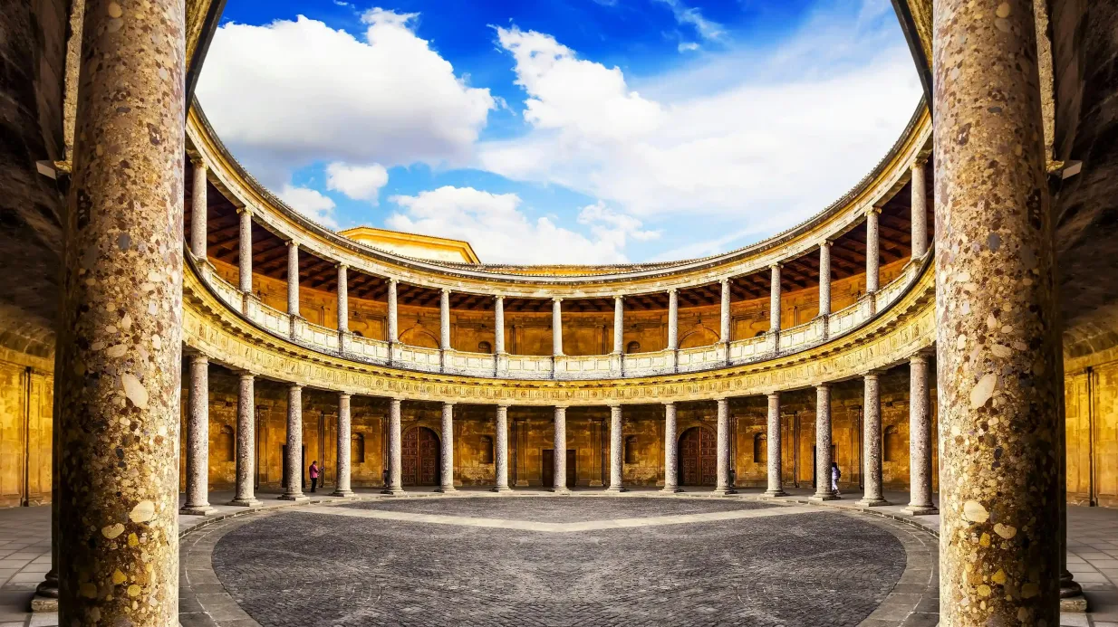 Alhambra y Palacios nazaríes: Tour guiado + Entrada sin colas Operado por Adipatours
