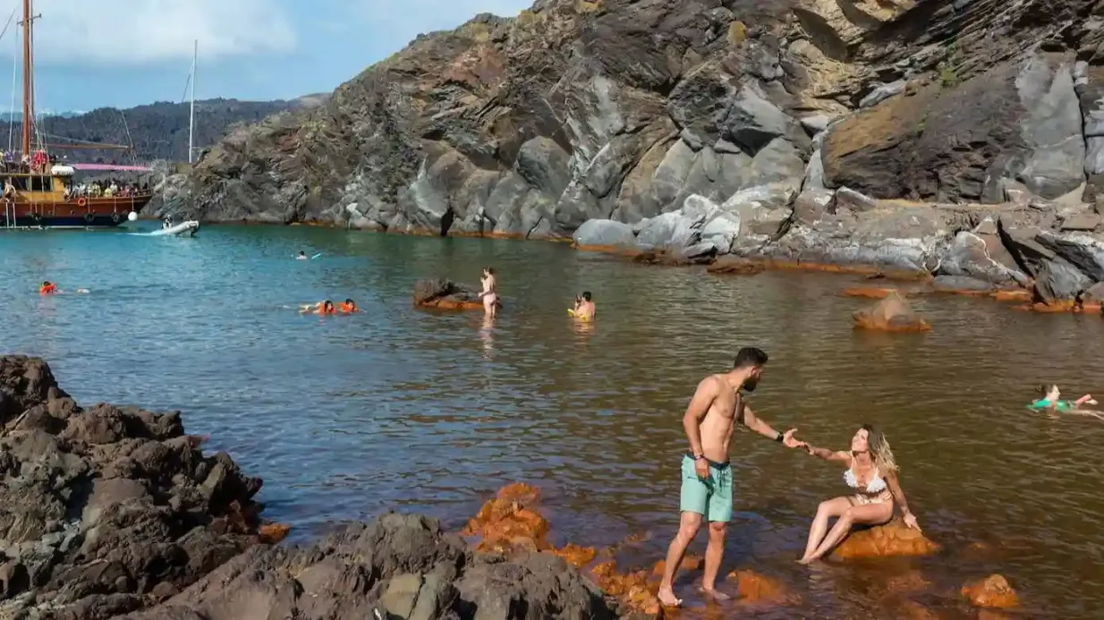 Santorini: Guided Volcano and Hot Springs Boat Tour Provided by Caldera's Boats
