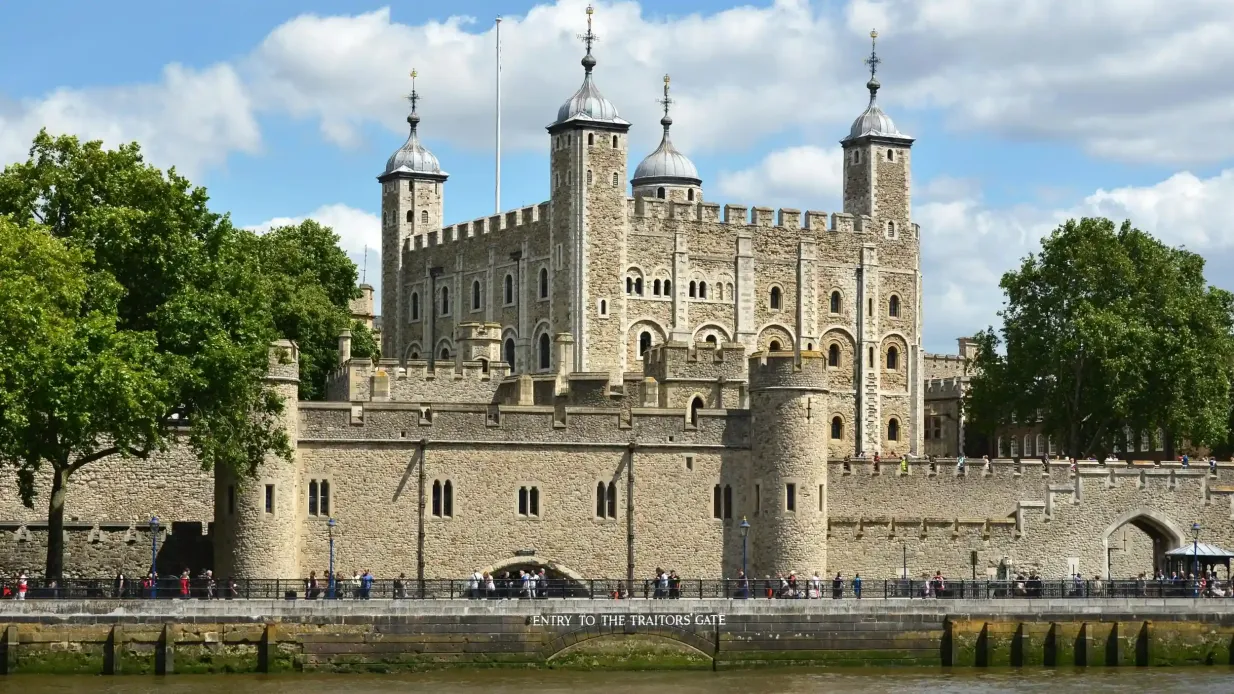 Tower of London: Guided Tour with a Beefeater Provided by City Wonders Limited