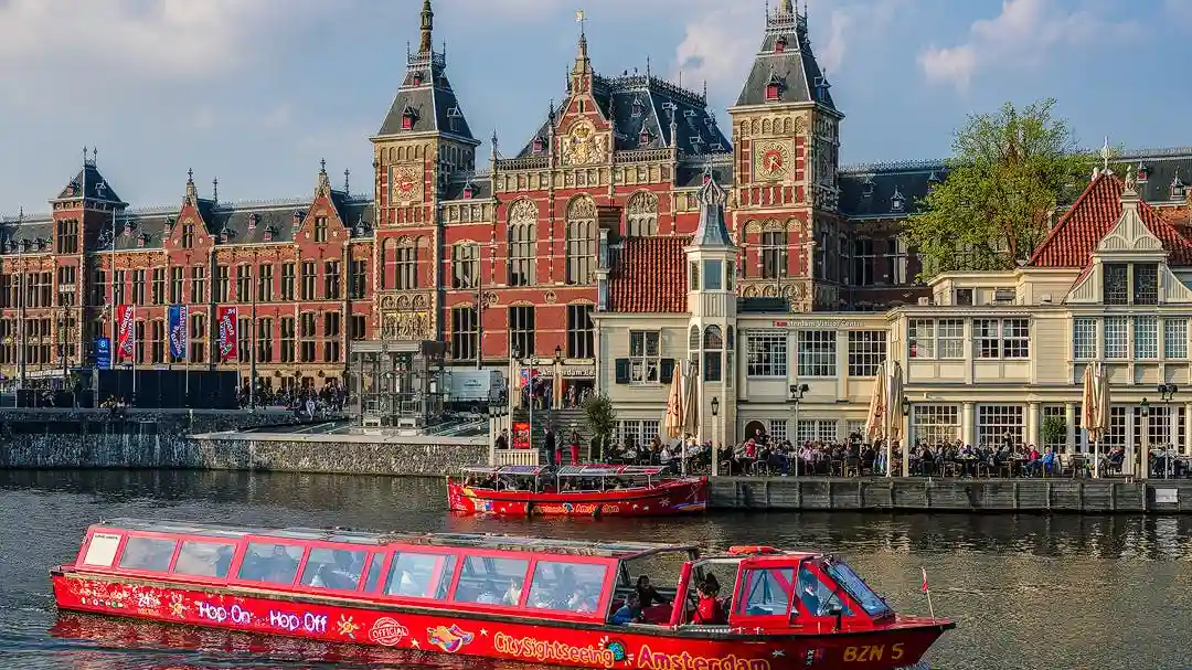 City Sightseeing Amsterdam: Hop-on Hop-off Bus + Boat Tour Provided by Tiqets International B.V.