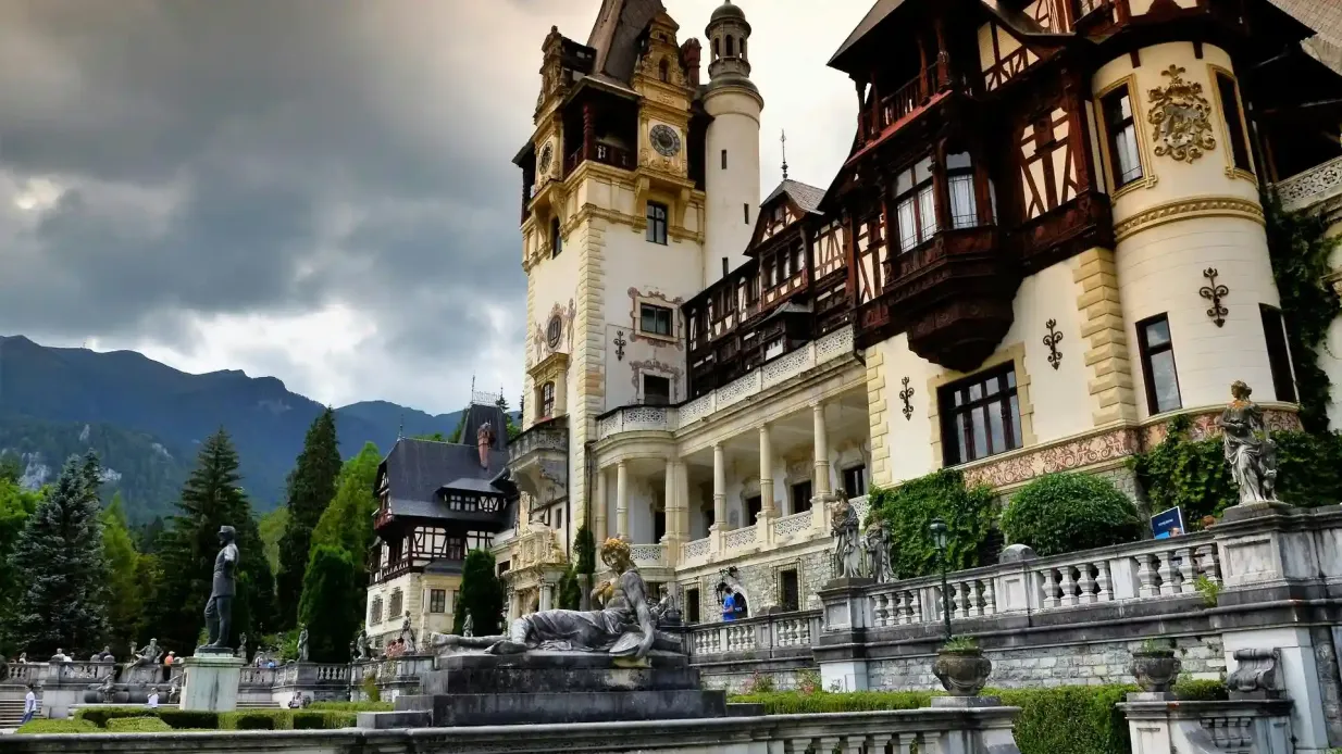 Castelo de Peleș: bilhete de entrada Organizado por Transylvanian Wonders