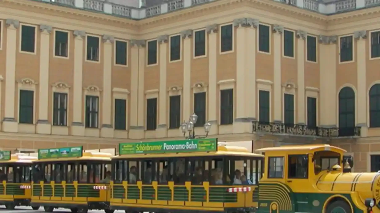 Vienna: Panoramabahn Schönbrunn Express Hop-on Hop-off Train
