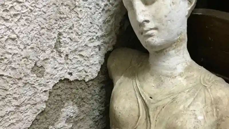 Spanish Quarters Underground: Guided Tour Provided by L.A.E.S. LIBERA ASSOCIAZIONE ESCURSIONISTI SOTTOSUOLO