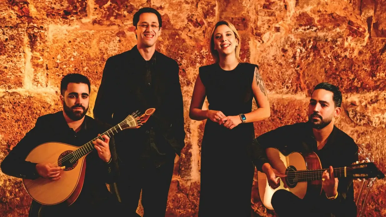 Lissabon: Fado-Show auf Fado & Fado + Portwein Bereitgestellt von TROVA COLOSSAL, LDA