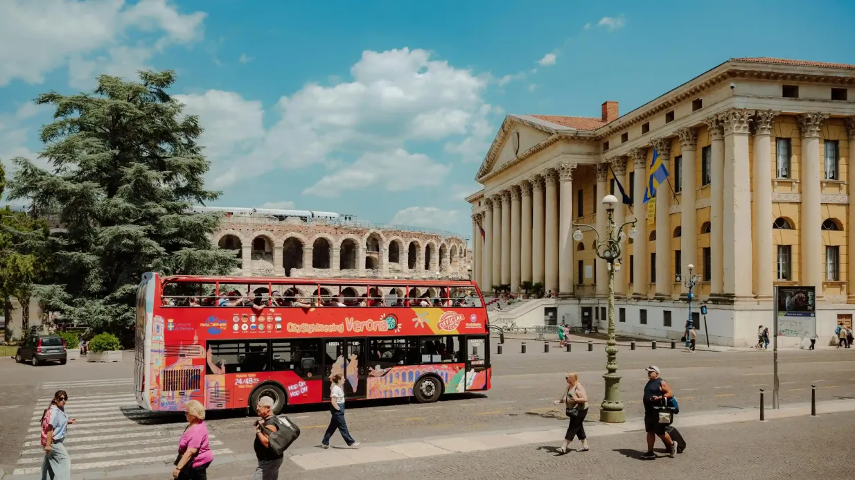 Bus turístico Verona Operado por Sightseeing Experience SRL