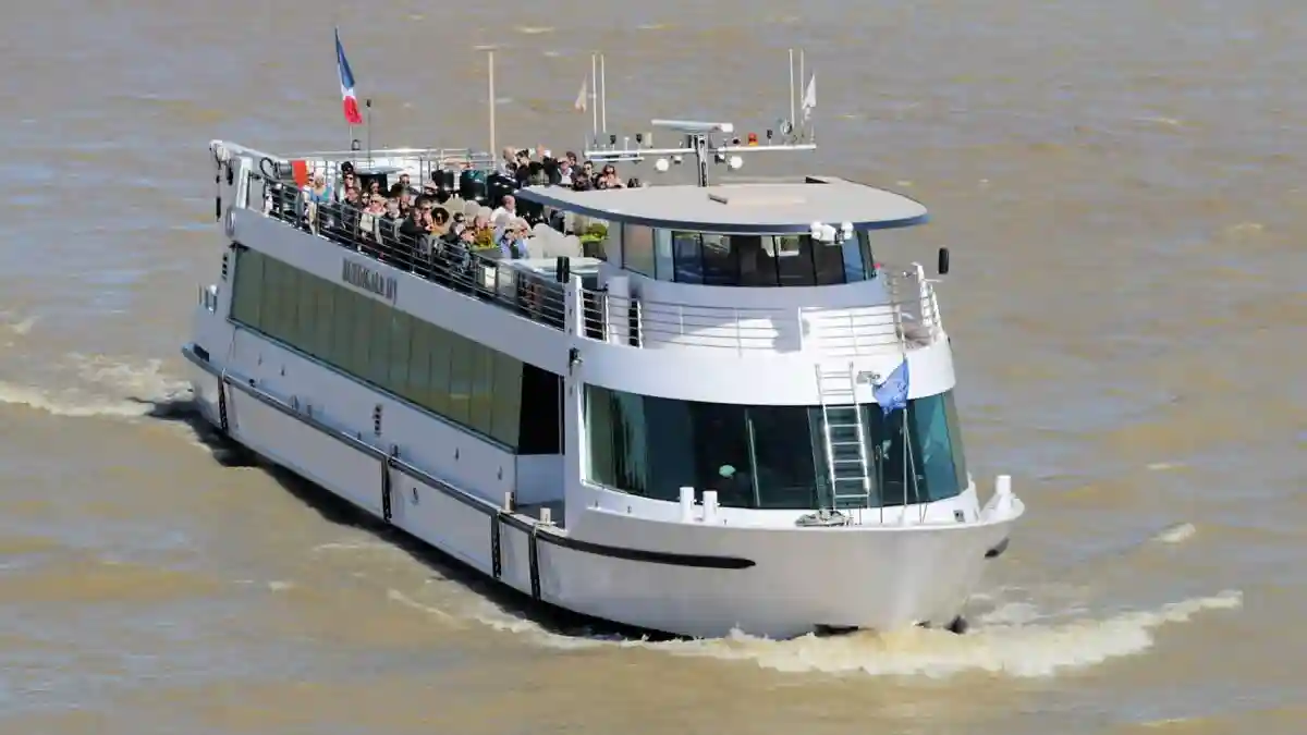 Bordeaux: Crociera guidata sulla Garonna Fornito da Croisières Burdigala