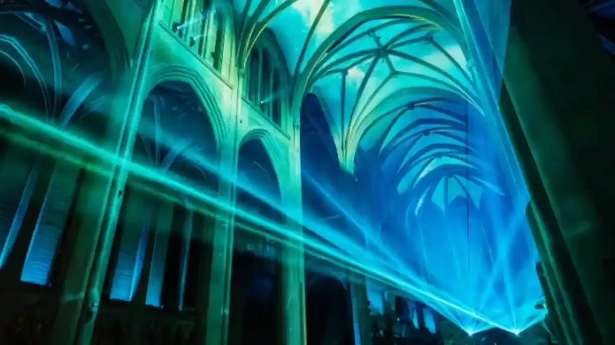 Catedral de Gracia: AURA - Una odisea inmersiva de proporciones impresionantes