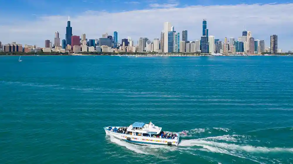 Lake Michigan & Chicago River: 1.5-Hr Sightseeing Cruise Provided by First Lady