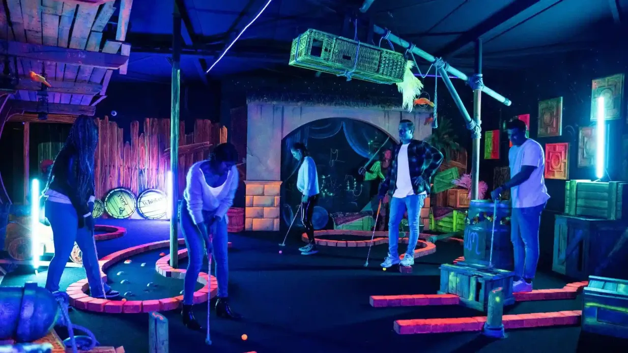 Aloha Glow in the Dark Minigolf Amsterdam