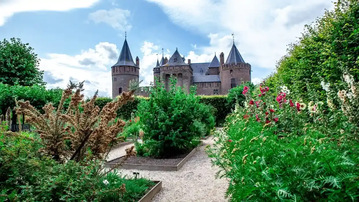 Muiderslot Castle: Entry Ticket + Audio Guide Provided by Rijksmuseum Muiderslot