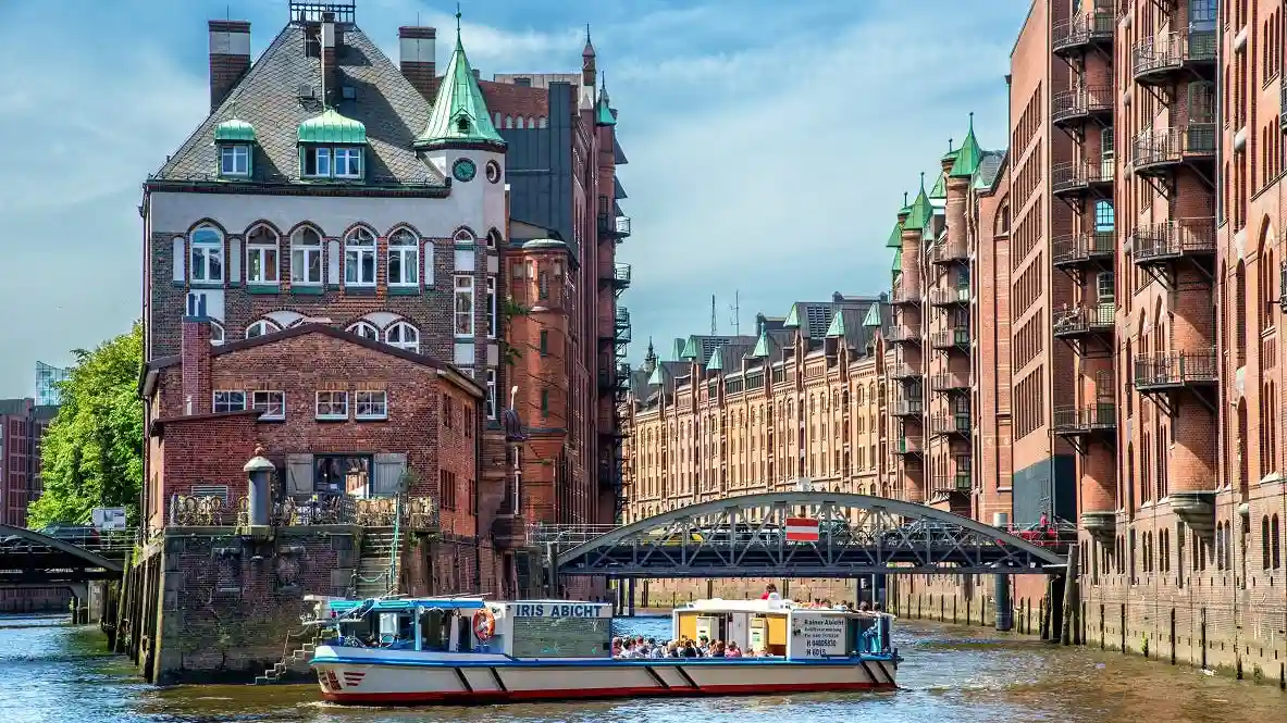 Hamburg: 2-Hour Harbor Cruise Provided by Rainer Abicht – Elbreederei GmbH & Co. KG