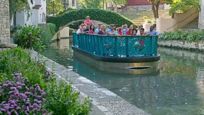 San Antonio: Narrated River Cruise Provided by Go Rio San Antonio