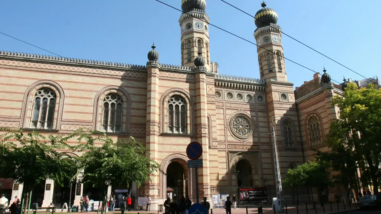 Great Synagogue + Jewish Quarter Walking Tour