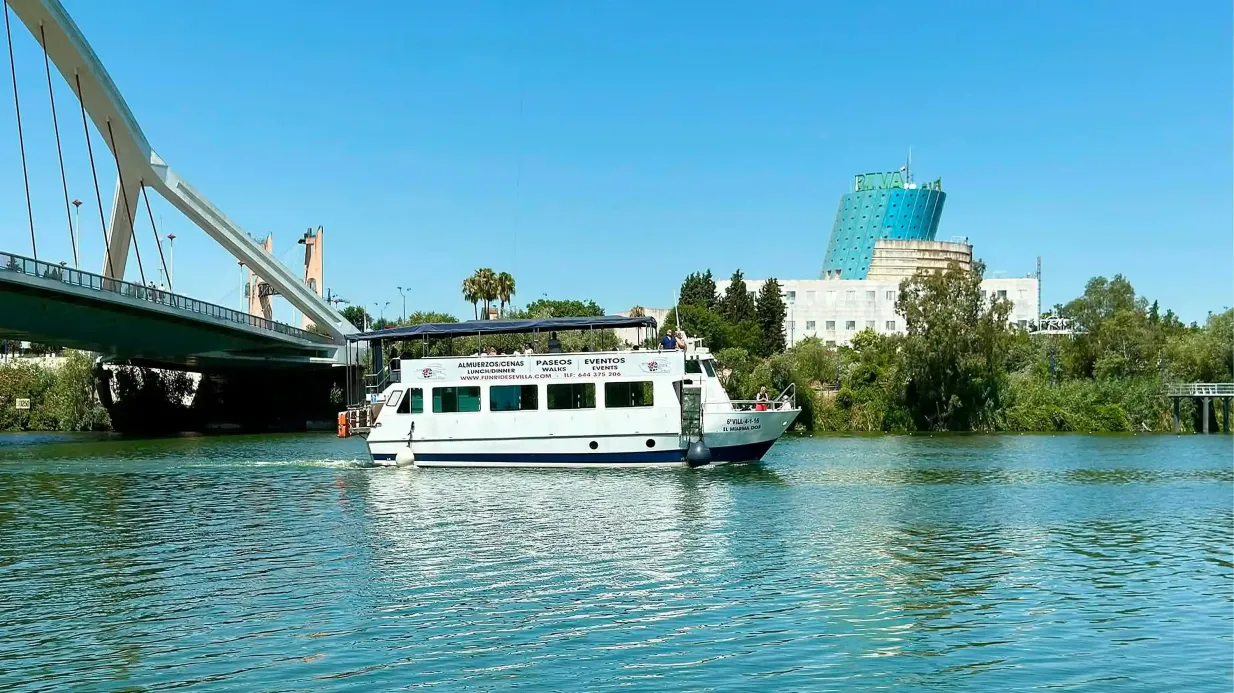 Séville : Croisière guidée sur le Guadalquivir Fournie par Fun Ride Sevilla S.L.