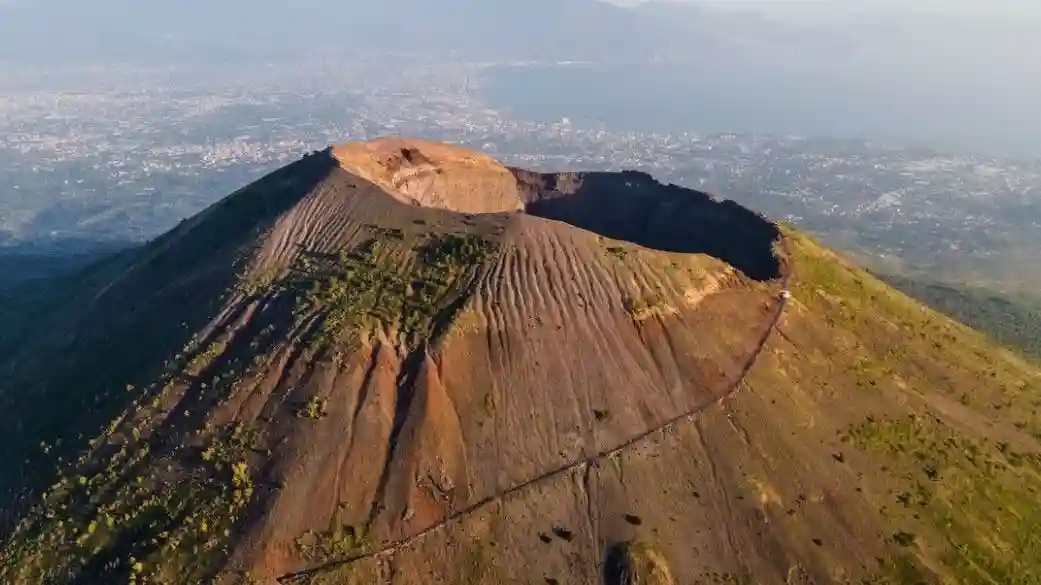 Vesuvio: Biglietto salta-coda + Audioguida