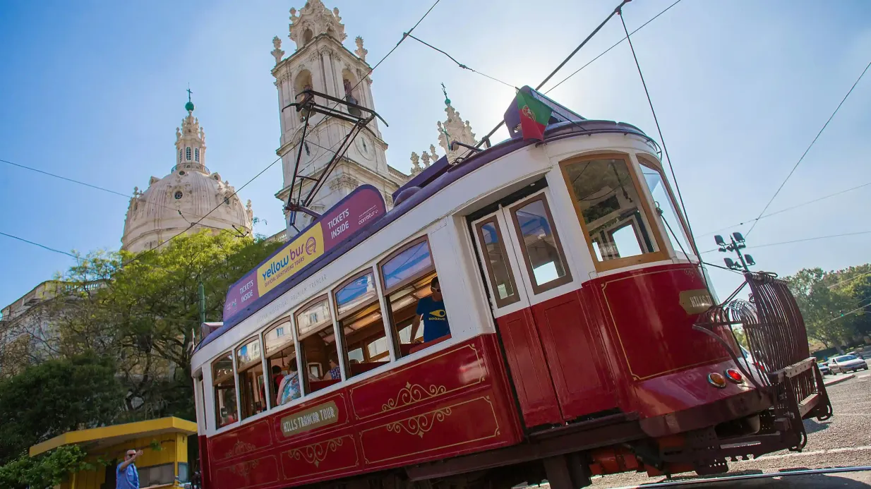 Lissabon: 48-Stunden-Hop-on-Hop-off-Bus- und Straßenbahn-Tour + Geführter Rundgang durch Belém Bereitgestellt von CARRISTUR