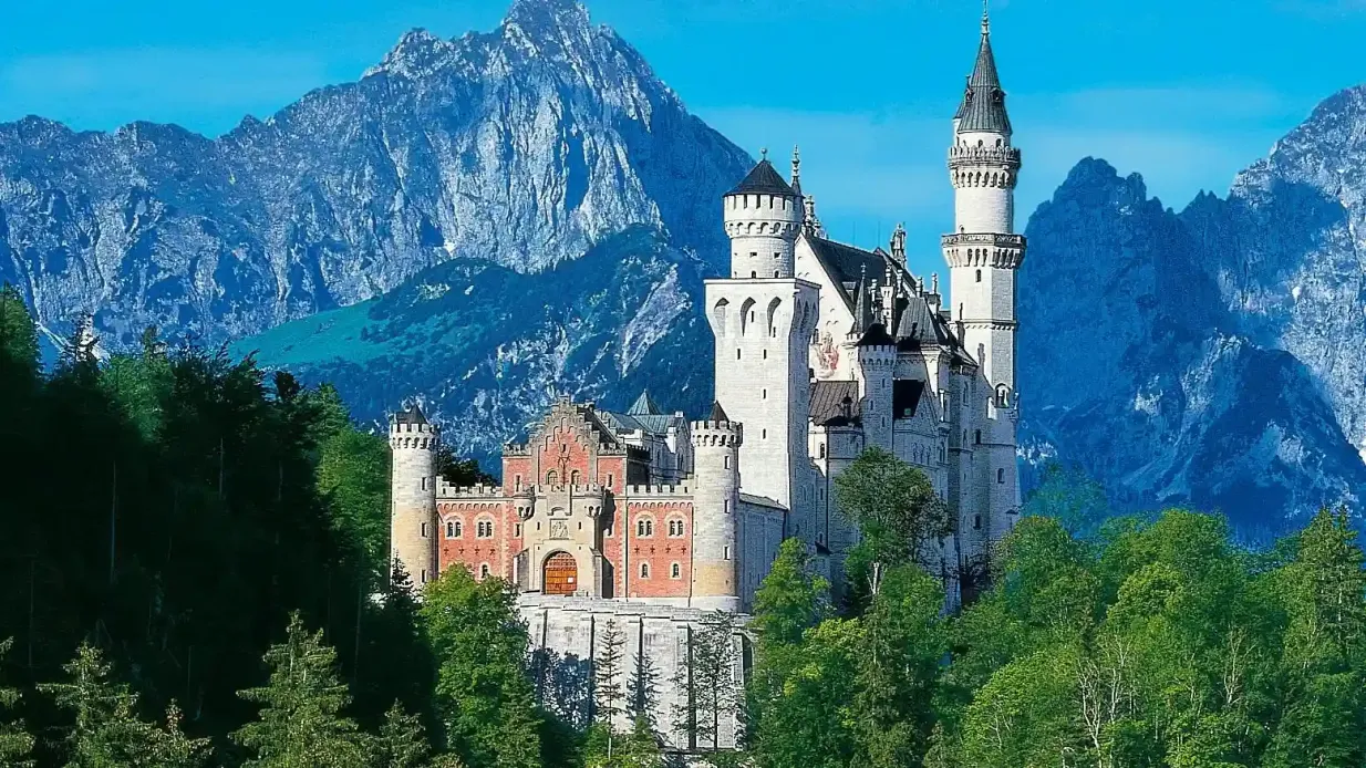 The Royal Castles Neuschwanstein & Linderhof: Day Trip from Munich Provided by Autobus Oberbayern GmbH (new)
