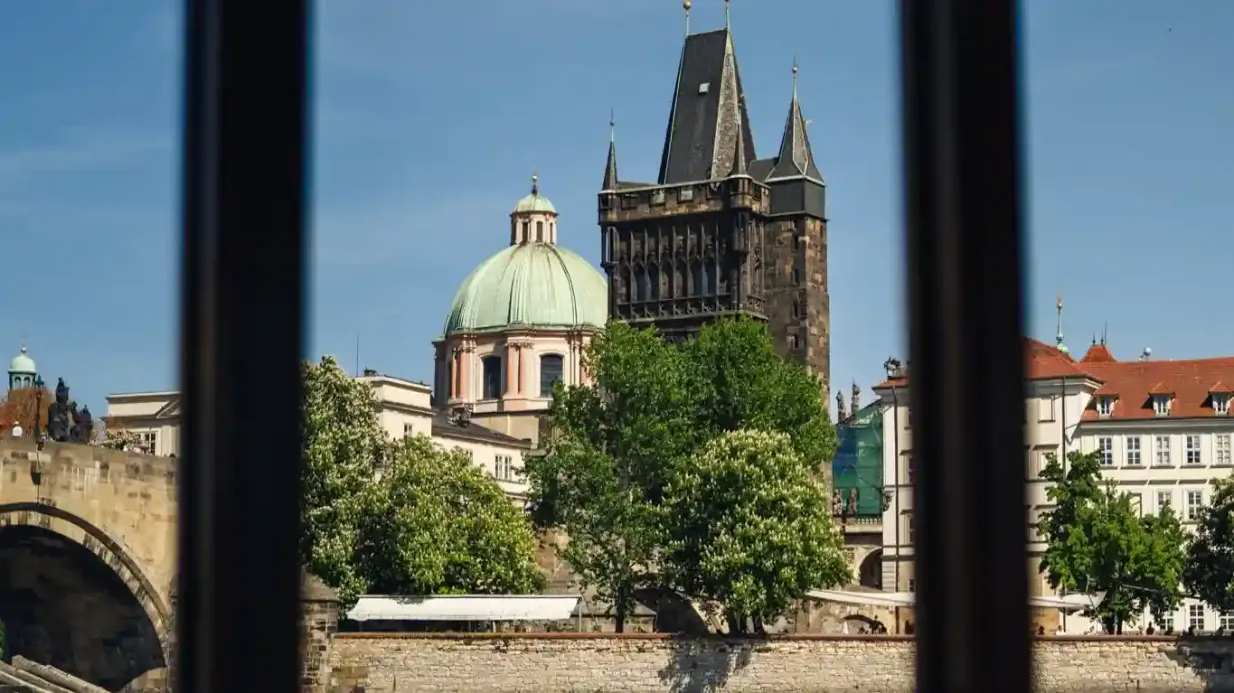Prague: Boat Cruise + Charles Bridge Museum Entry