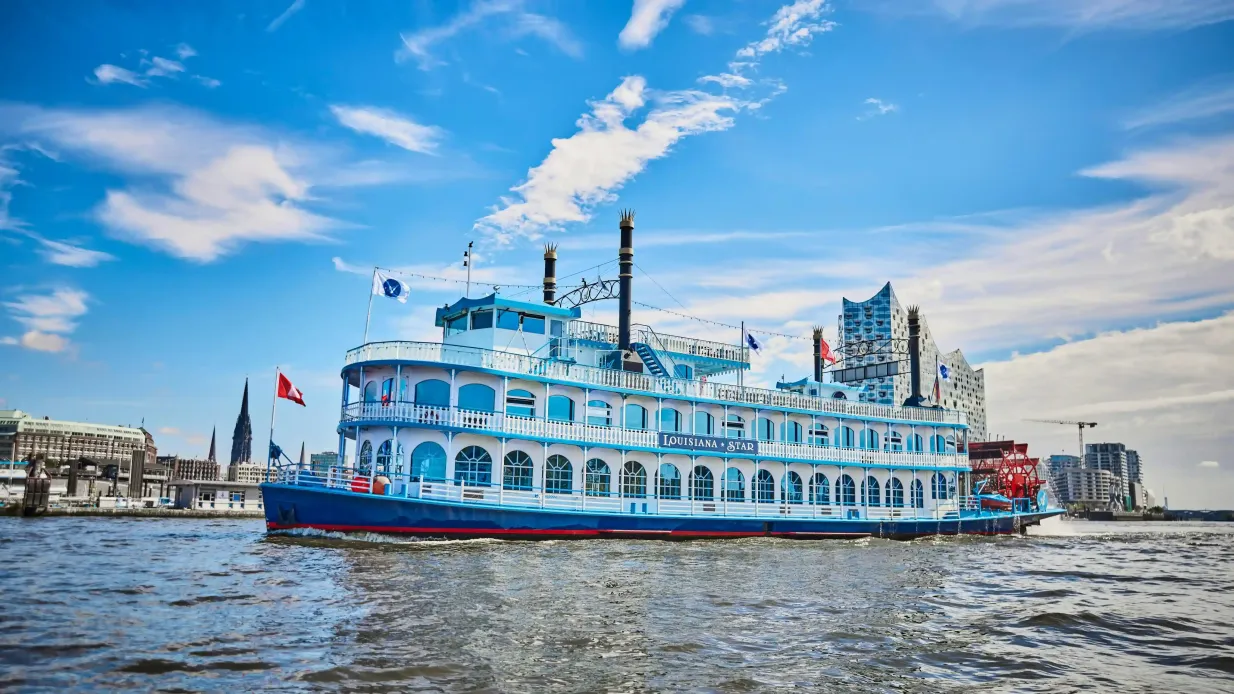 Hamburg: 1-Hour Harbor Cruise + Audio Guide