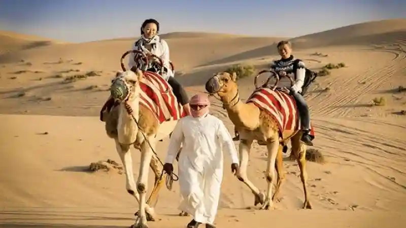 Safári no deserto de Dubai: sandboard, off-road nas dunas e churrasco