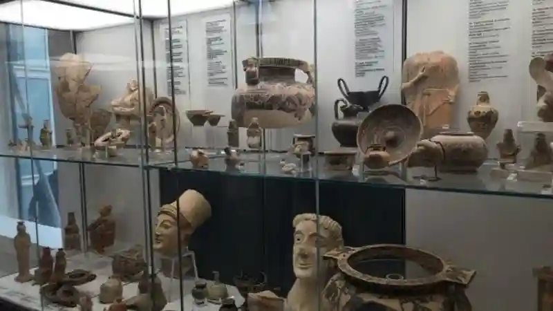 Museo Arqueológico Regional Antonino Salinas: Entrada