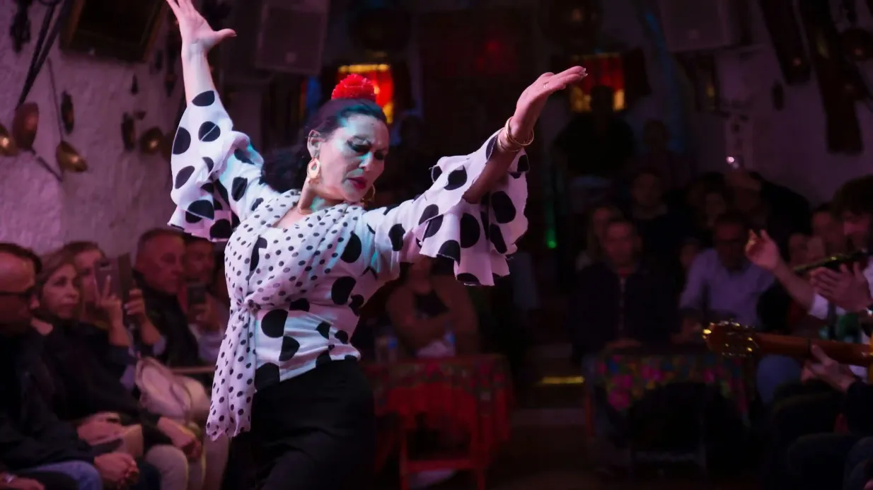 Cuevas del Sacromonte Los Tarantos: Espectáculo Flamenco con Bebida y Cena Opcional Operado por the martins 2012 sl