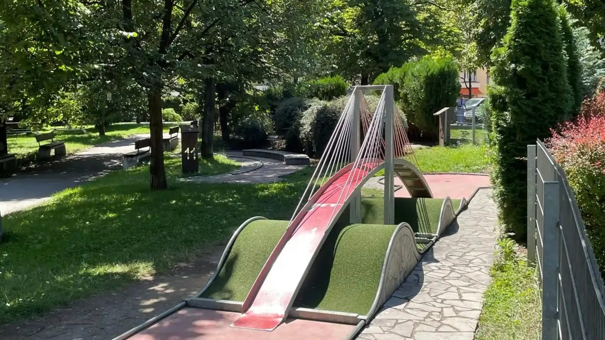 Tour de télévision de Žižkov : Minigolf