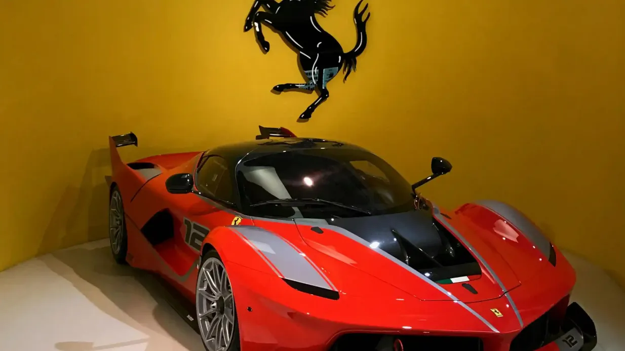 Ferrari-Museum Maranello & Enzo-Ferrari-Museum Modena: Eintritt Bereitgestellt von Vivara Viaggi