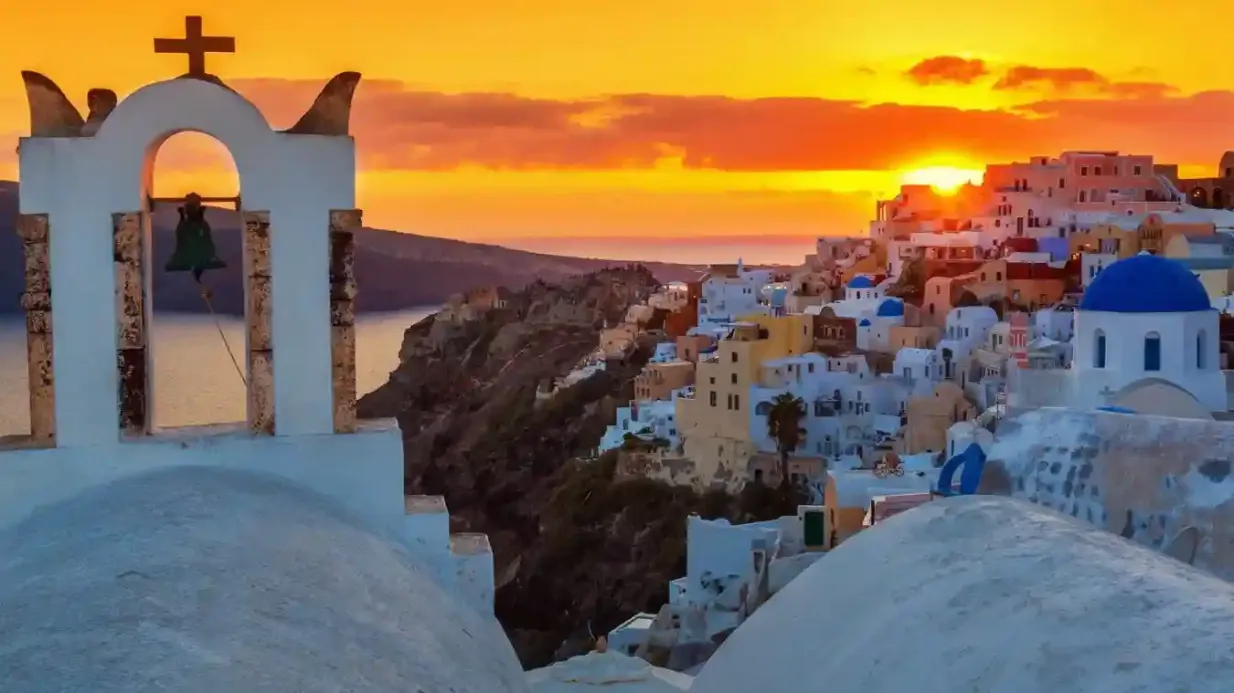 Day Tour to Akrotiri from Santorini with Sunset in Oia Provided by NST TRAVEL SA