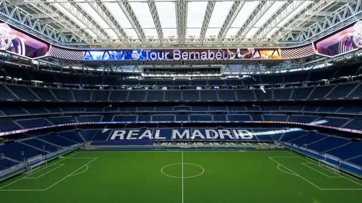 Bernabéu Stadion: Eintrittskarte + Hop-on-Hop-off-Bus