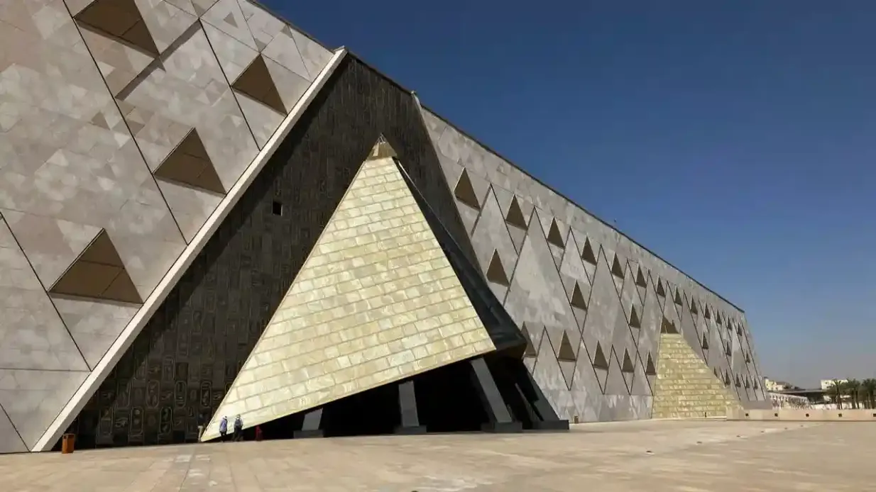 Piramidi di Giza e Grande Museo Egizio: Ingresso + Transfer + Guida opzionale