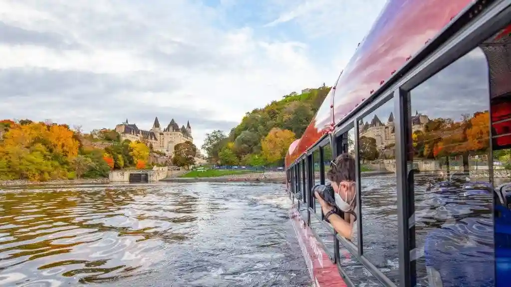 Ottawa City Tour: Amphibus Provided by Lady Dive Amphibus