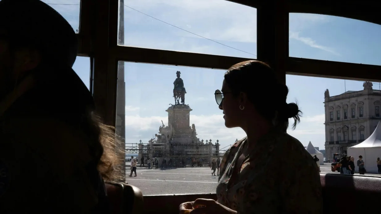 Lisbon: Historic Hills Tram Tour Provided by CARRISTUR